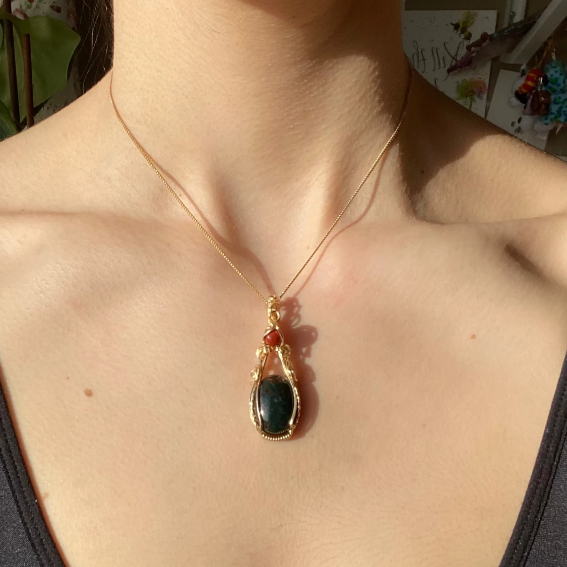 Guldberlock med grön och röd sten ”mossagat” - 2