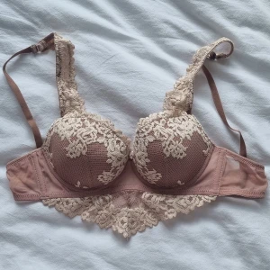 Intimissimi bh - Knapot använd superfin intimissimi bh i storlek 75b💘 mer rosa i verkligheten!