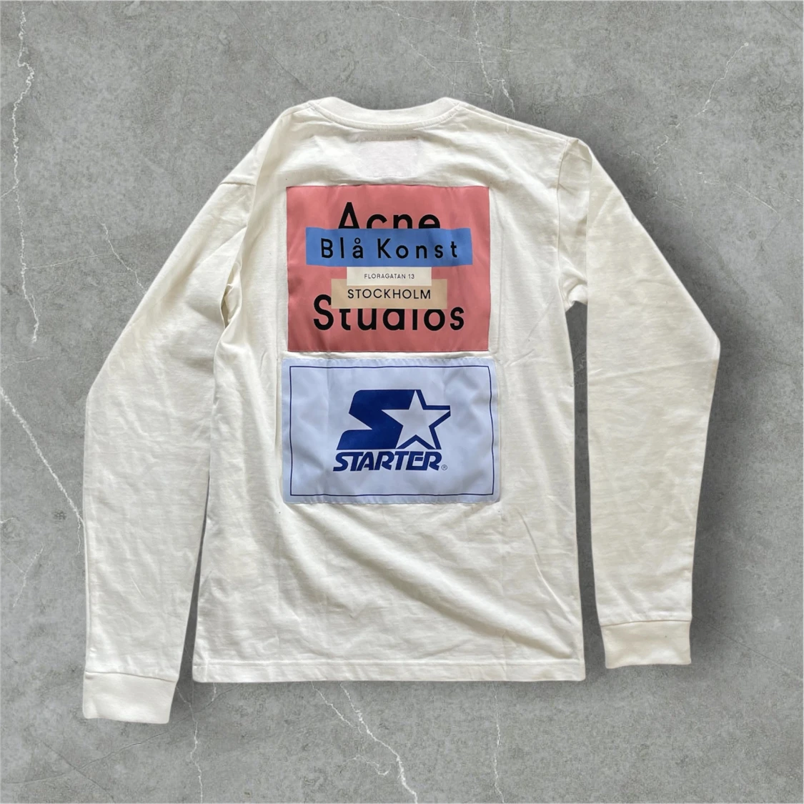 Vit långärmad tröja från acne studios blå konst