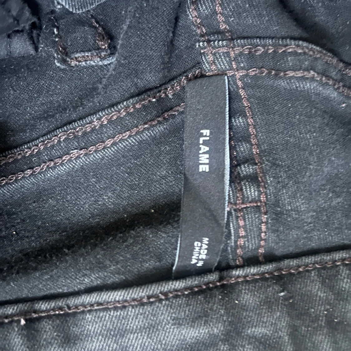 Svarta bootcut jeans från Weekday - 1