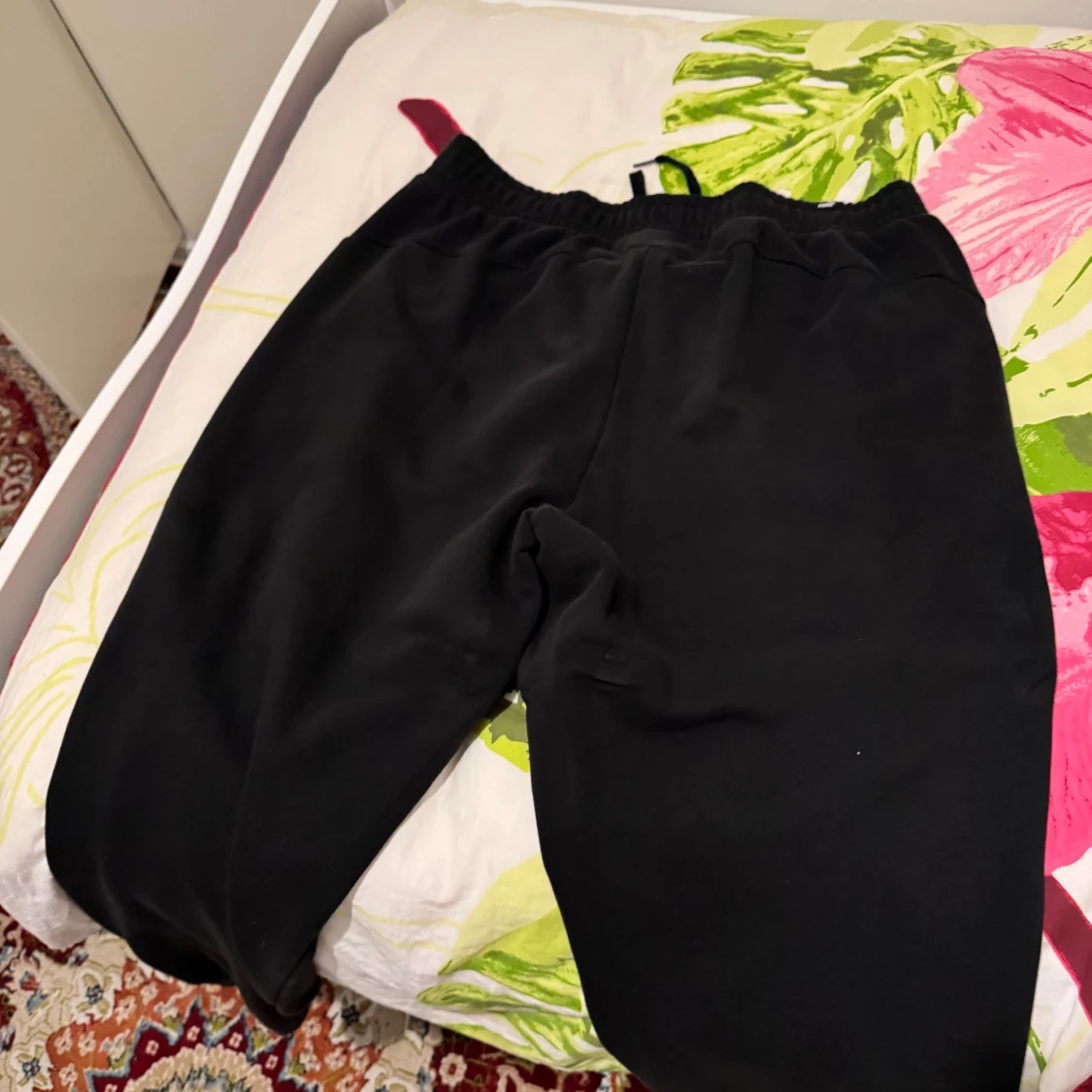 Svarta mjukisbyxor från Puma - 1