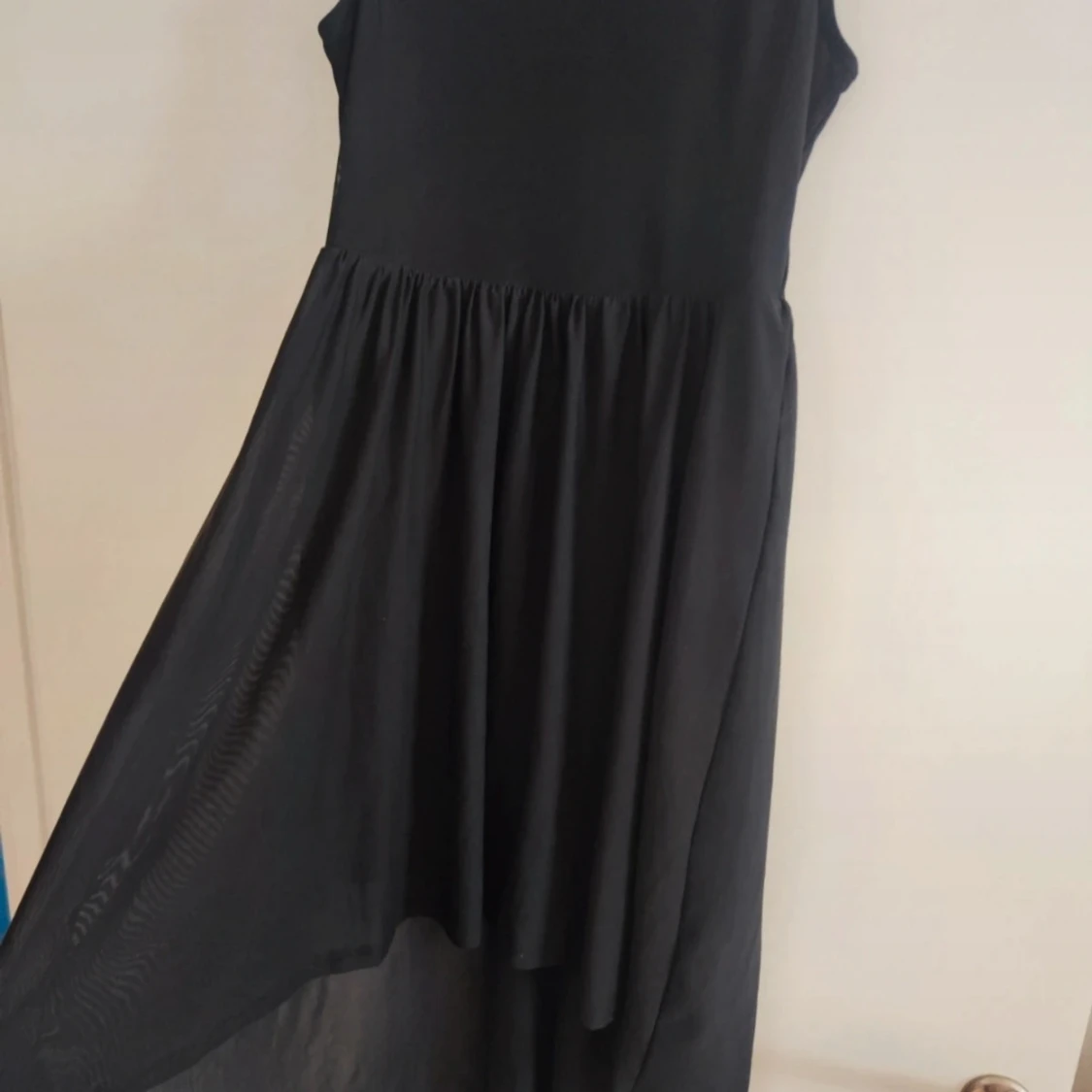 Svart ärmlös långklänning från H&M - 1