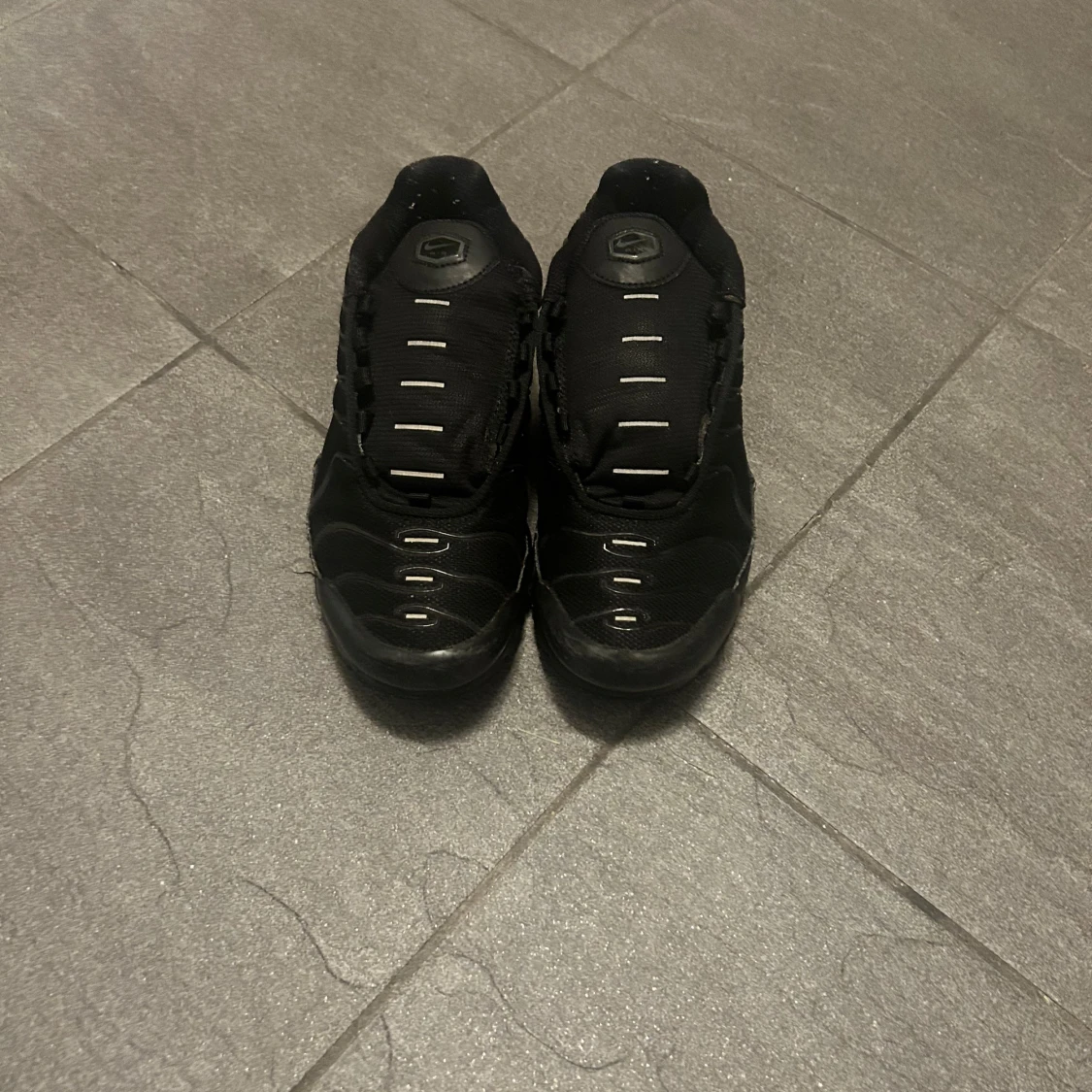 Nike Air Max Plus TN helsvarta sneakers