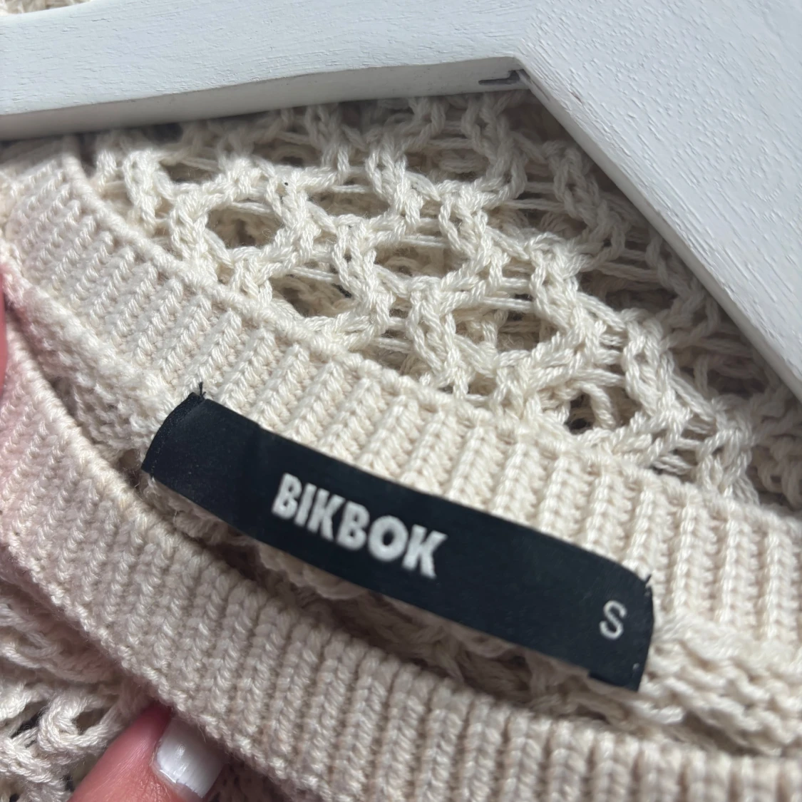 Beige stickad tröja från BikBok - 3