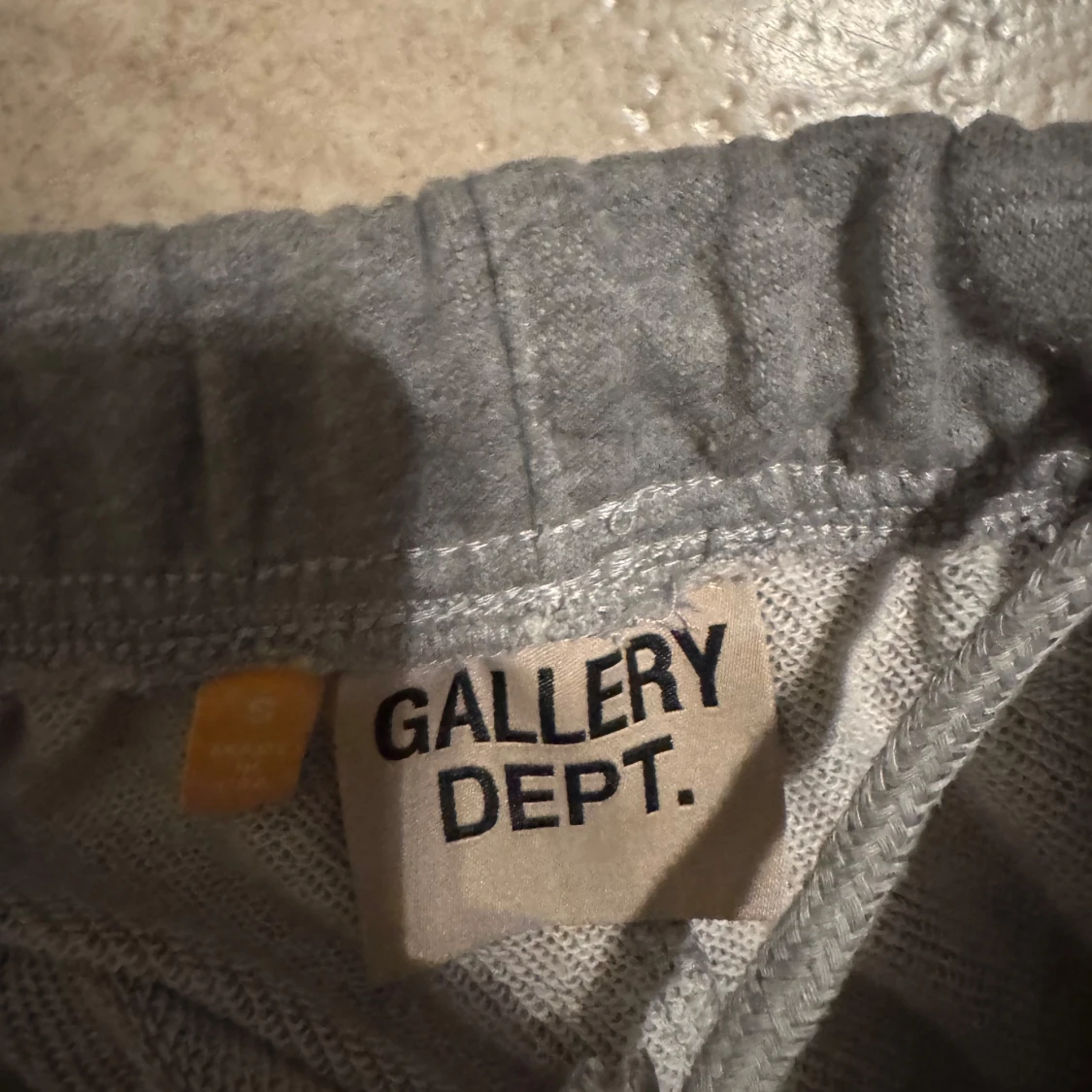 Grå mjukisbyxor från Gallery Dept. - 1