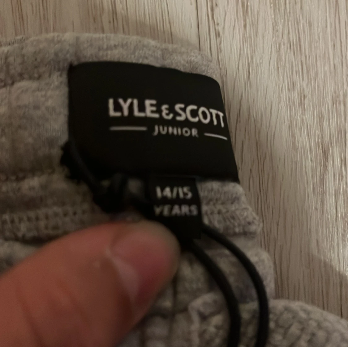 Grå mjukisbyxor från Lyle & Scott Junior - 3