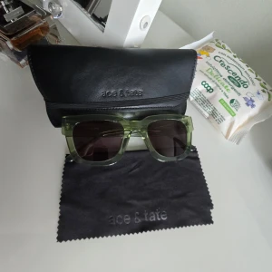 Ace & Tate  - Unisex solglasögon från Ace & Tate