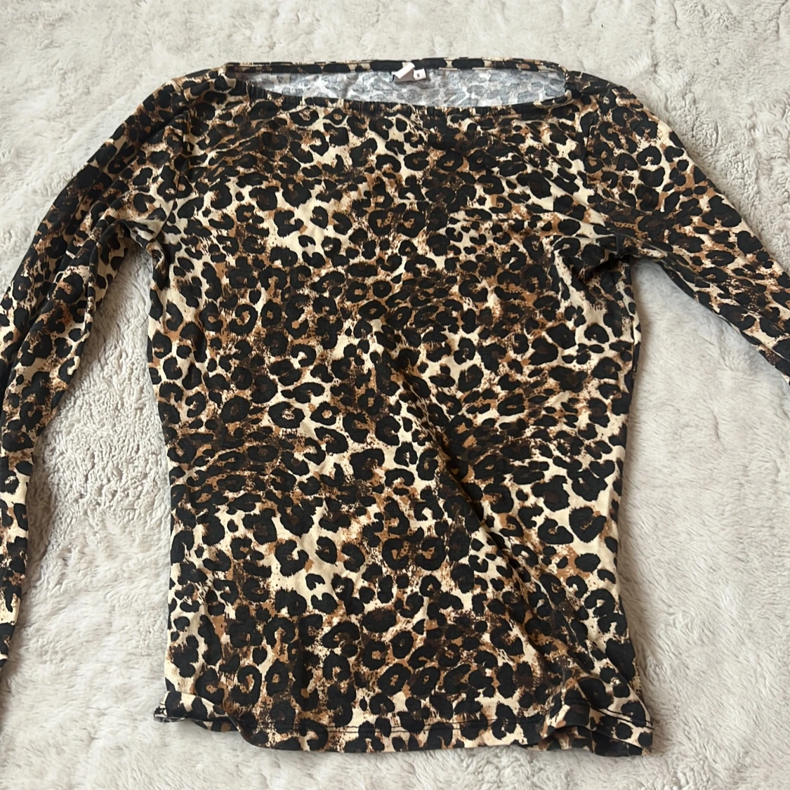 Leopardmönstrad långärmad topp från Nelly