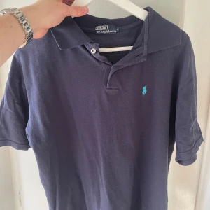 Ralph lauren pike  - Snygg Ralph Lauren piké i bra skick! Storlek L