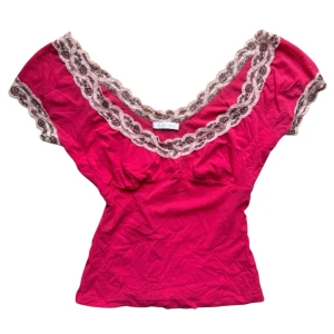 Vintage Rosa mesh topp med spets från Kookai - Söt rosa mesh topp med spets från Kookai. Ingen storlek. Skulle säga är en M. 