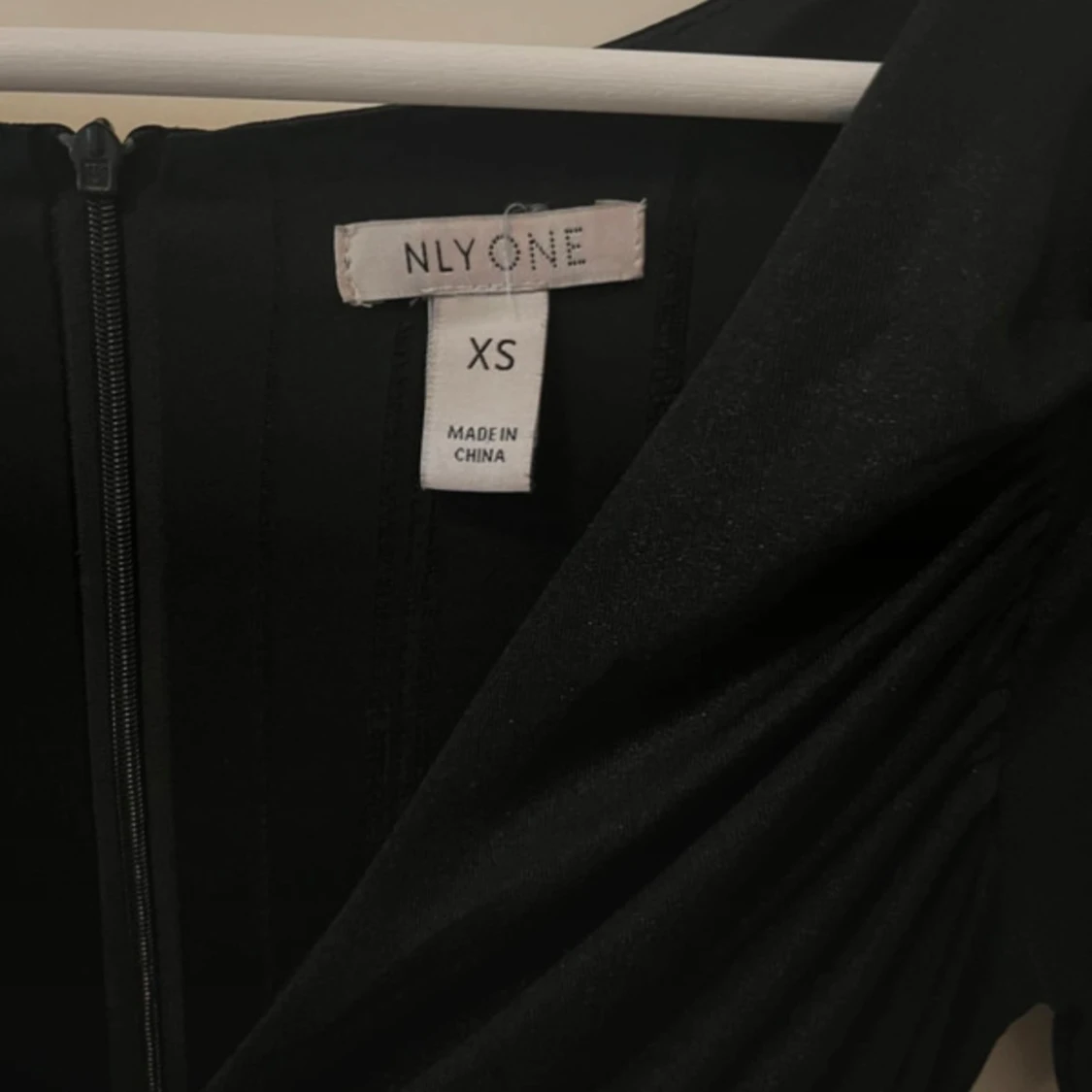 Svart omlottklänning från NLY One - 2
