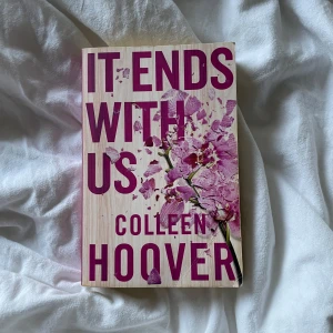 It Ends With Us - En gripande och känslosam roman om kärlek, mod och svåra val. Perfekt för dig som gillar starka berättelser och vill bli berörd på djupet. En bok som stannar kvar länge efter sista sidan.