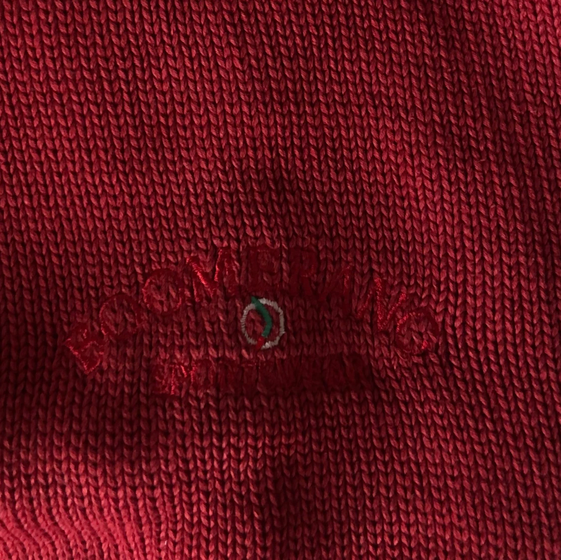 Vinröd stickad väst från Boomerang - 1