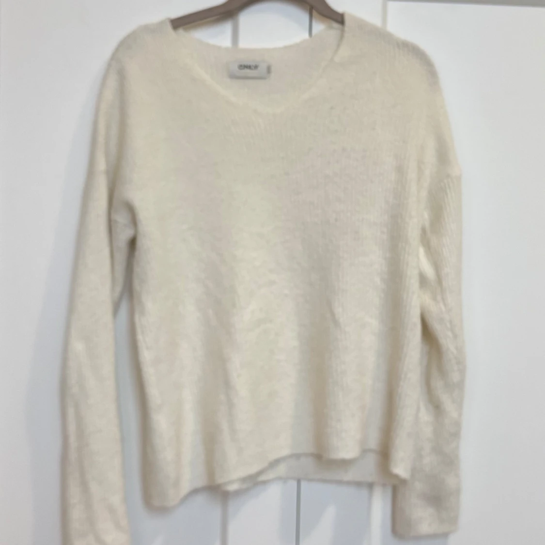 Vit stickad tröja - 2