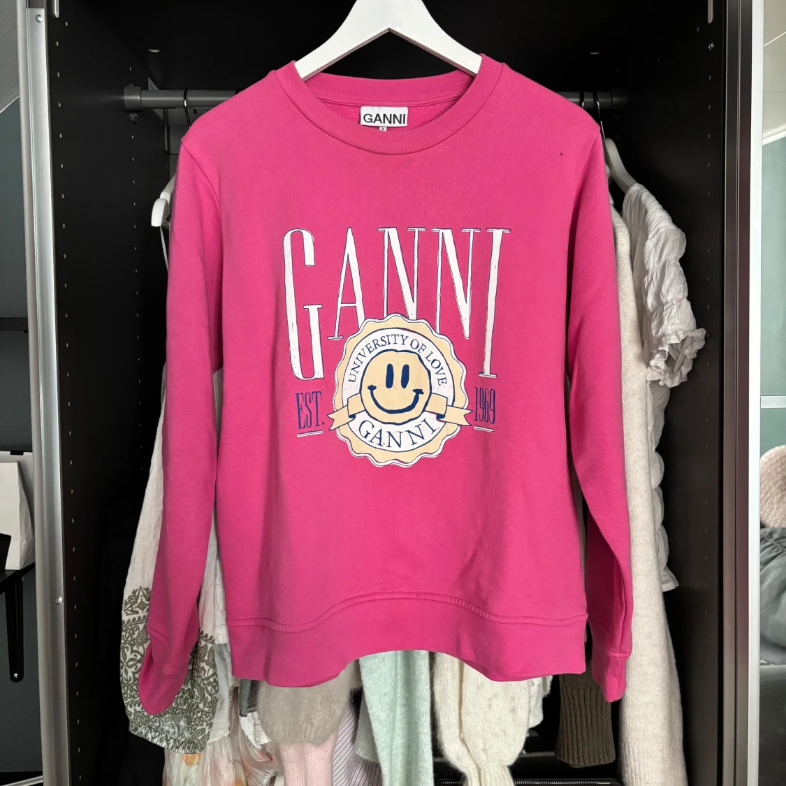Rosa sweatshirt från Ganni