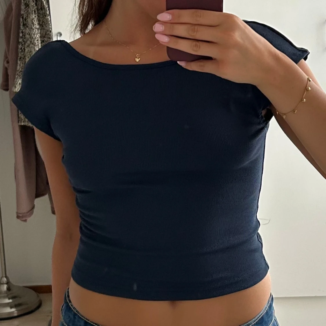 Blå t-shirt med öppen rygg  - 1