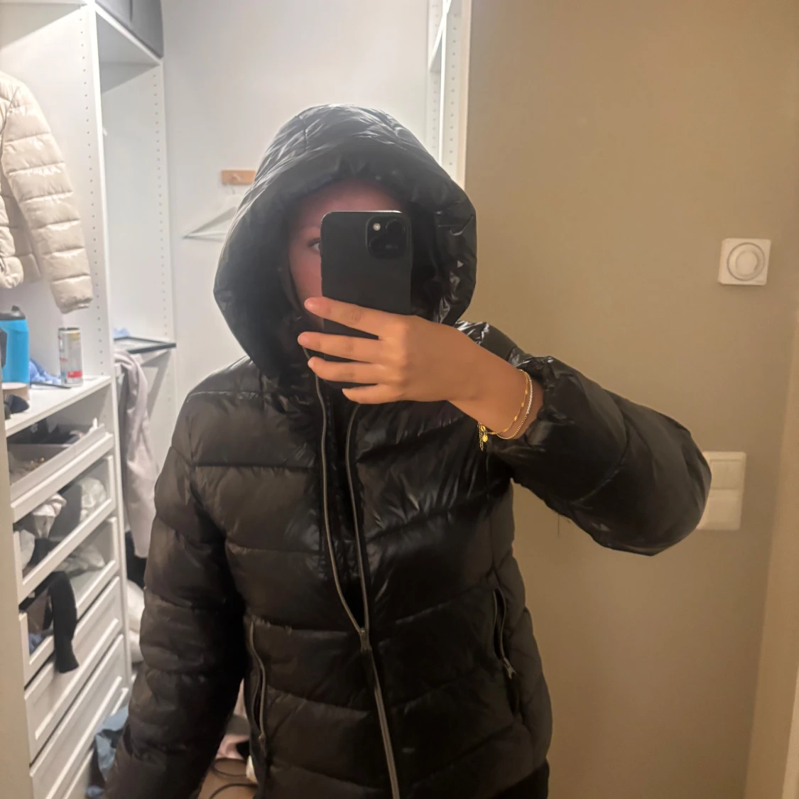 Svart pufferjacka med huva - 1