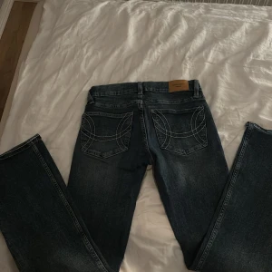 Gina tricot jeans - Älskar dessa!! Men har aldrig kommit till använding, oanvända endast testade! Nypris 399, dm för alla mått! Passar mig som vanligtvis har stl 36 i ginas jeans! Kontakta gärna mig innan om du vill köpa då dessa även ligger ute på Vinted🙏⭐️⭐️