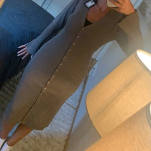 Ny!  ribbad långklänning Mindy brun  - Ny med prislapp kvar 🌸sitter så snyggt på 
