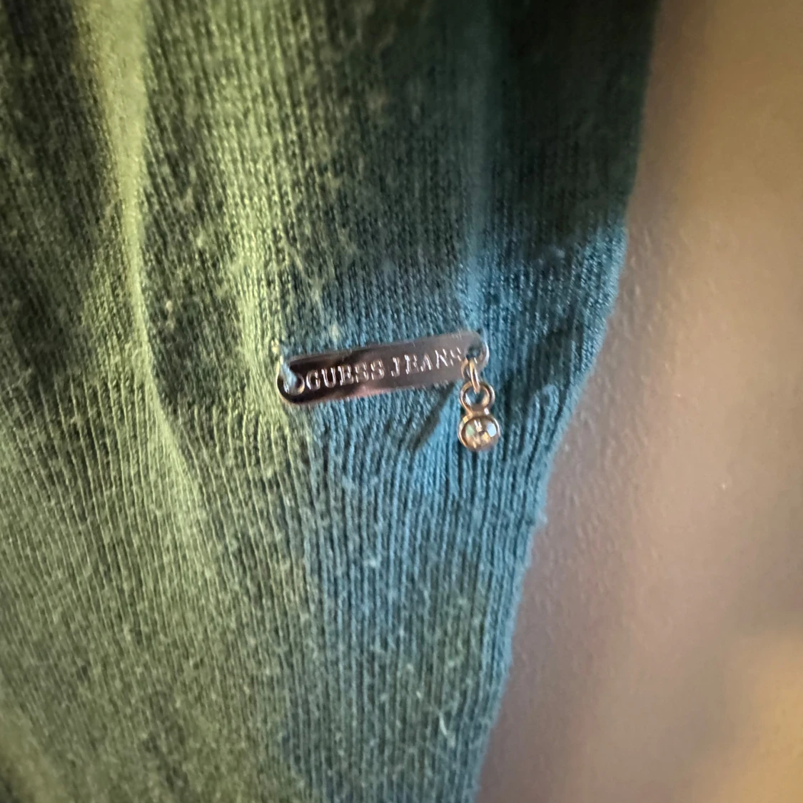 Grön stickad långklänning från Guess - 3