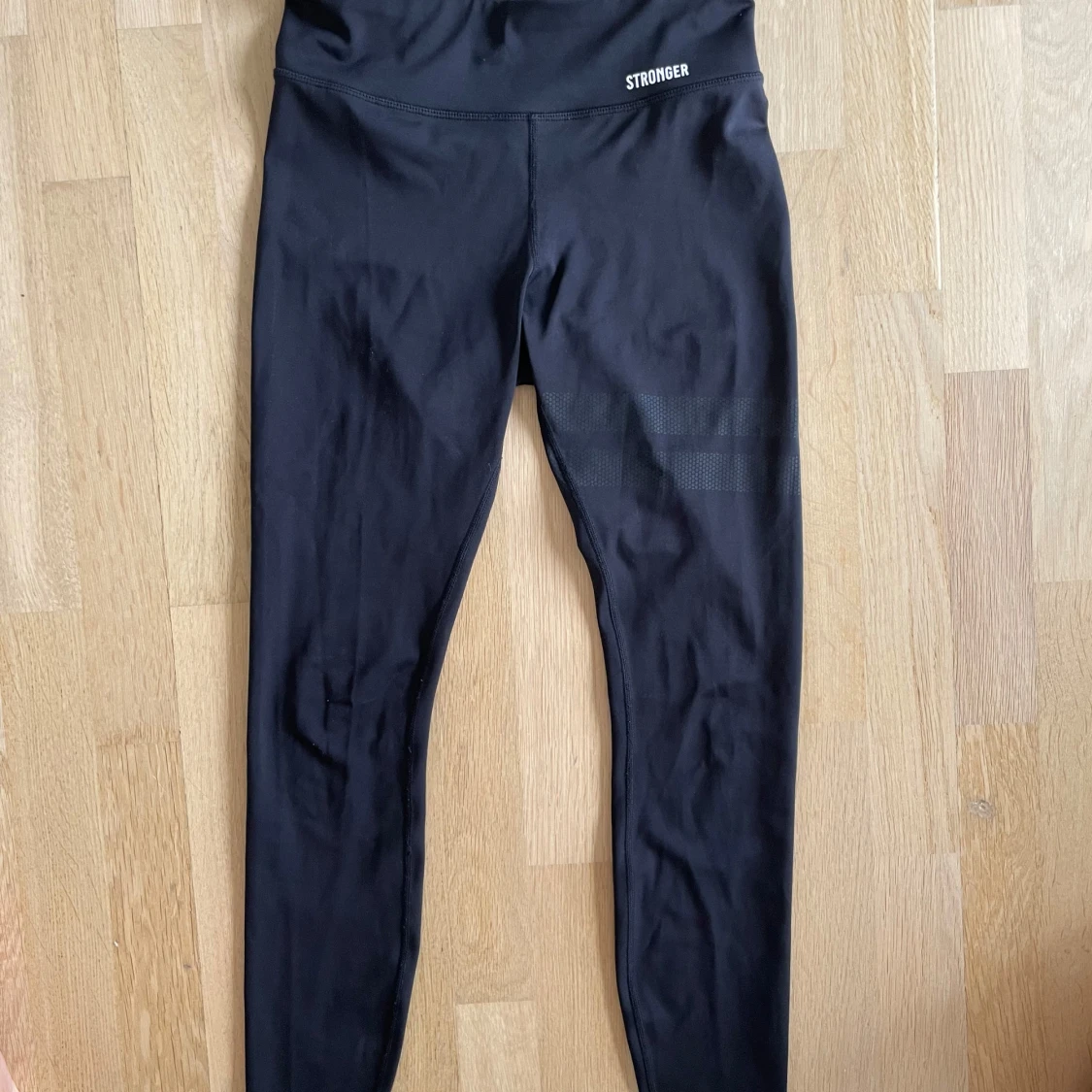 Svarta leggings från Stronger