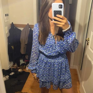 Zara klänning - Blå Zara klänning storlek S, perfekt till sommaren