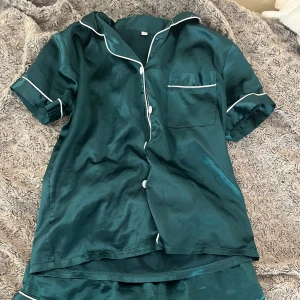 Grön Victoria secret liknande pyjamas  - Grön Victoria secret liknande pyjamas i satinmaterial❤️ 
