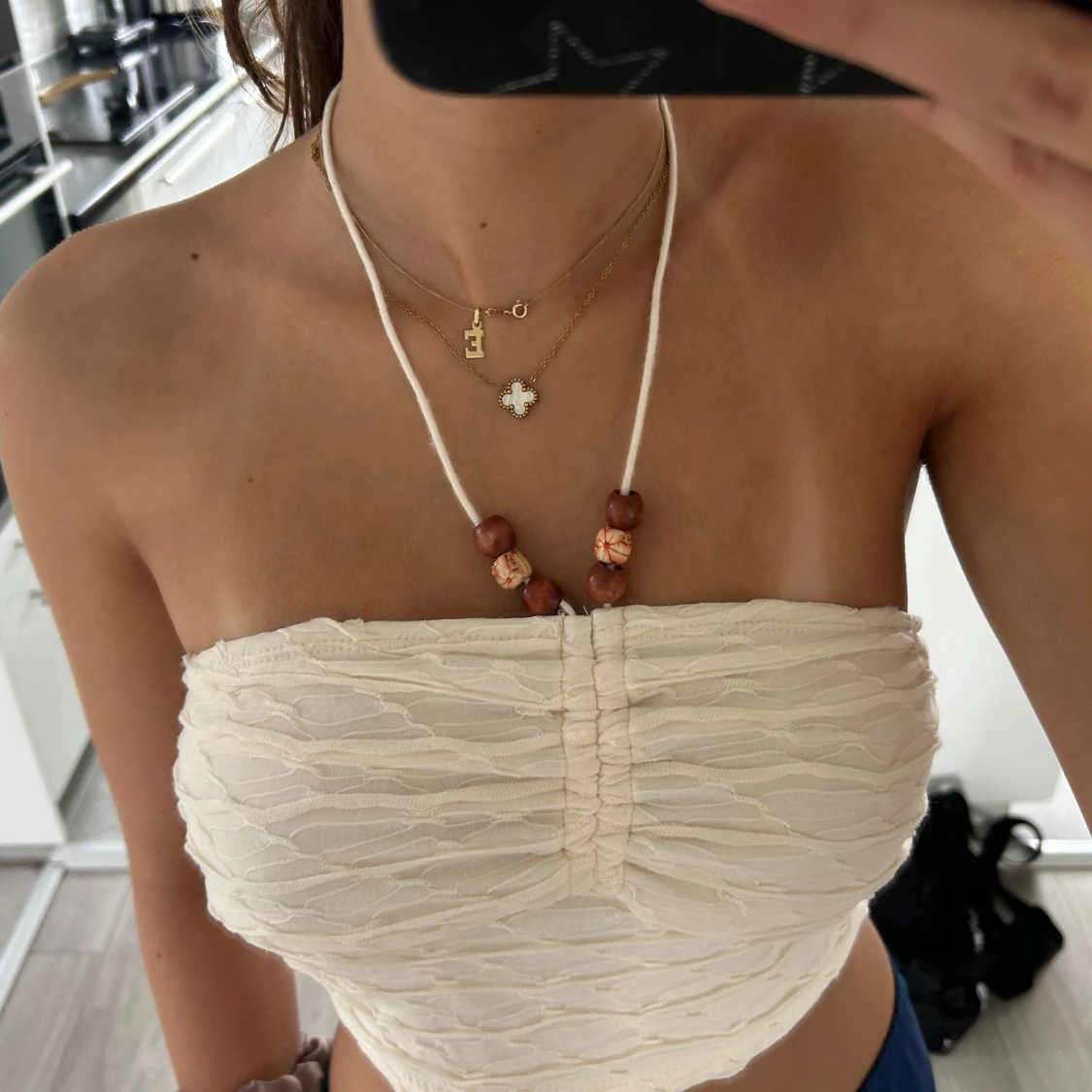 Vit topp med pärlor  - 2