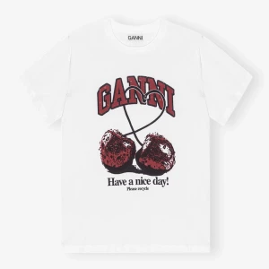 Ganni t-shirt - Säljer den här super snygga Ganni T-shirten, som jag köpte förra sommaren! Kan absolut skicka egna bilder på den, bara att skriva! 