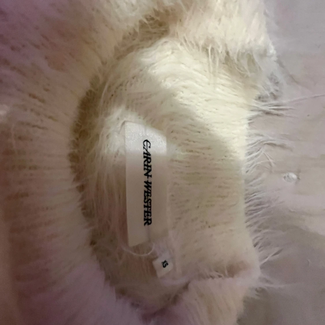 Vit fluffig tröja från Carin Wester - 2