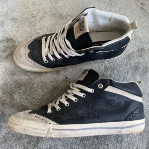 Golden Goose Midstar - Hej jag säljer mina knappt använda golden goose midstar. Inga defekter eller liknande storlek 43. Kvitto från vestiare finns