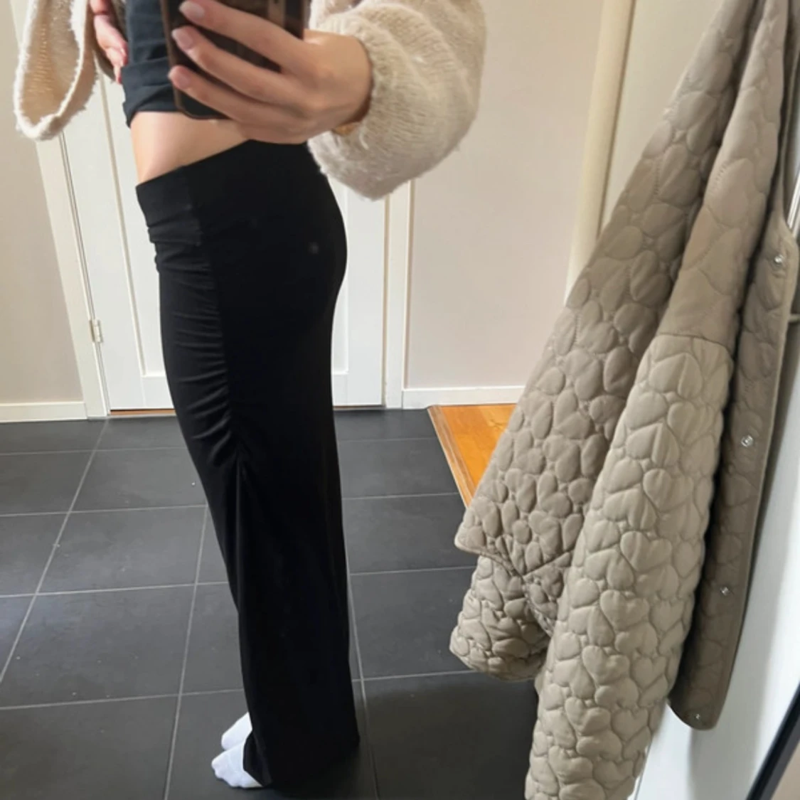 Svart långkjol i stretchigt tyg - 3