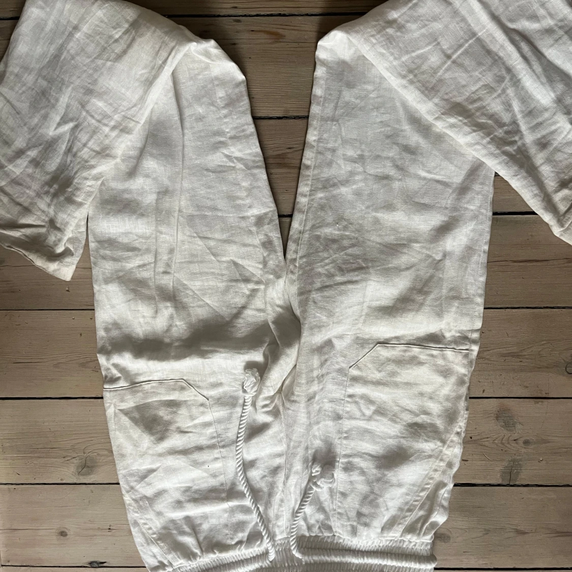 Vita linnebyxor med snörning - 2