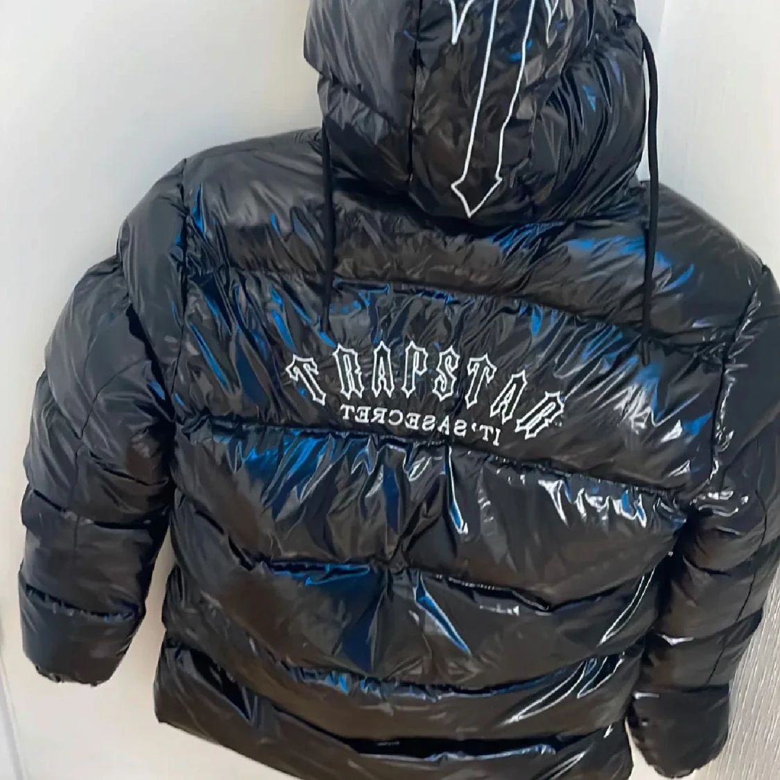 Svart pufferjacka från Trapstar - 1