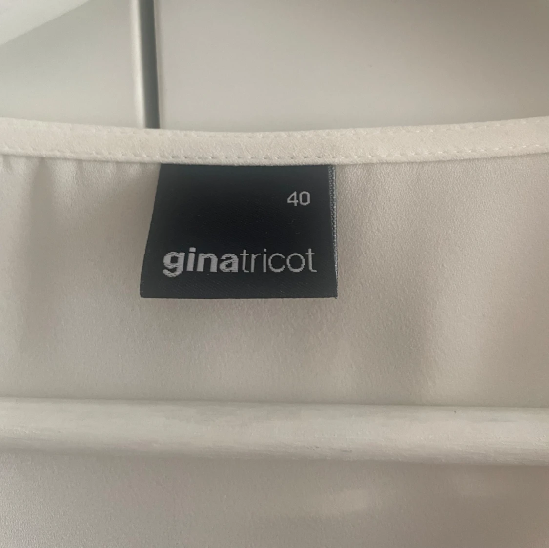 Vit blus ginatricot  - 2