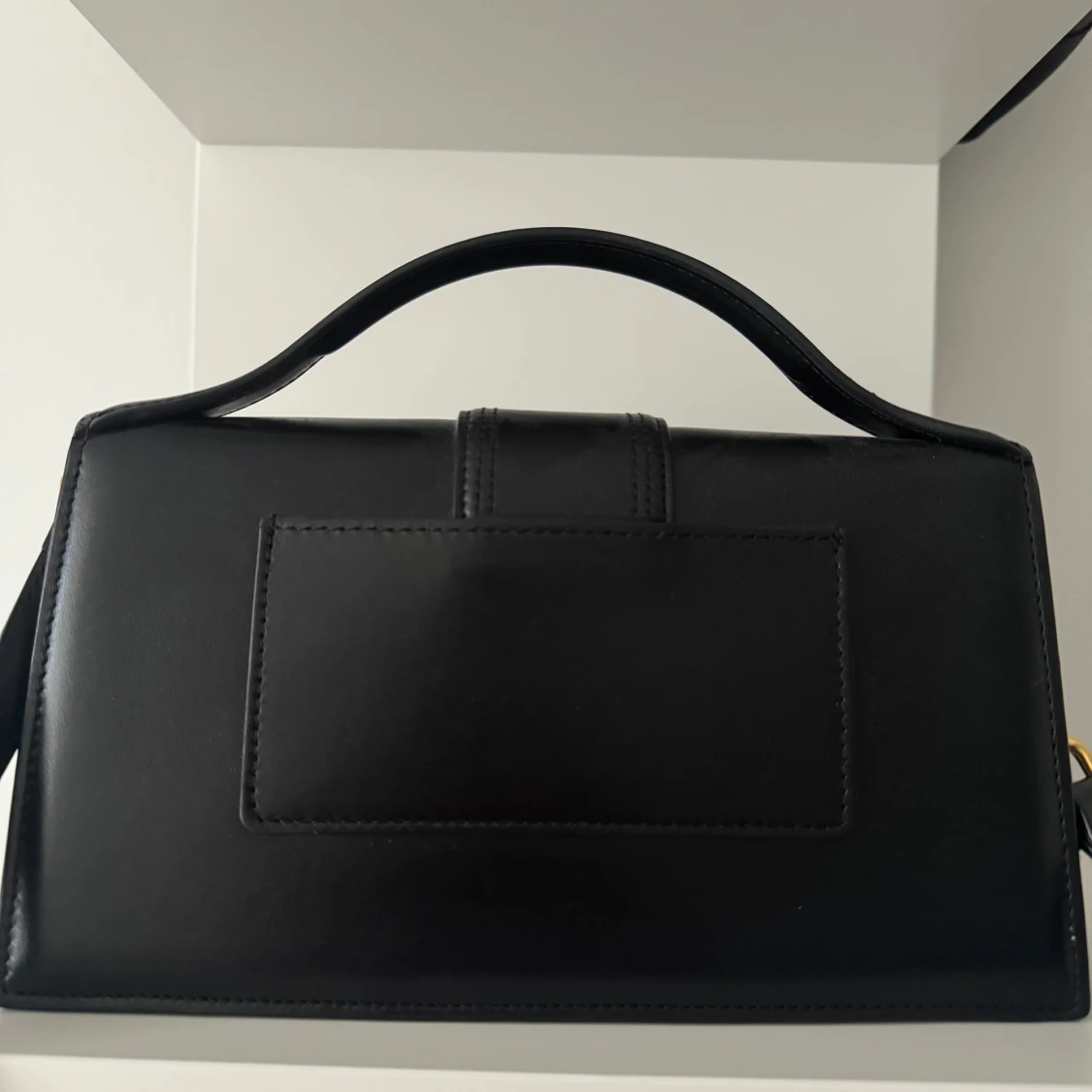 Svart Jacquemus axelväska i skinn stor modell  - 2