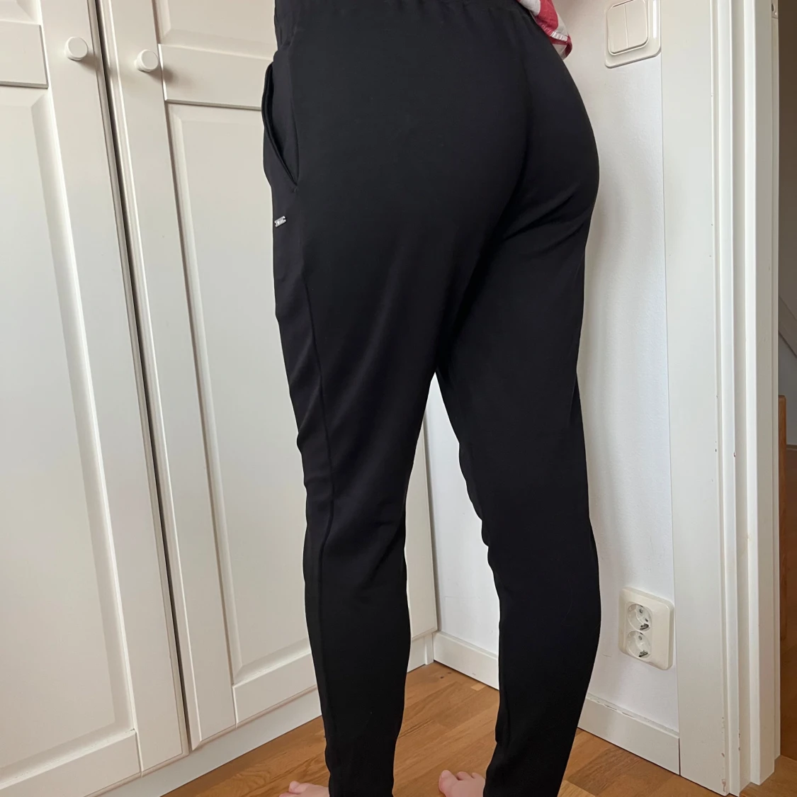 Svarta mjukisbyxor med snörning