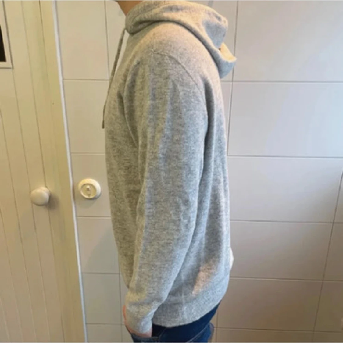 Grå hoodie med snörning - 1
