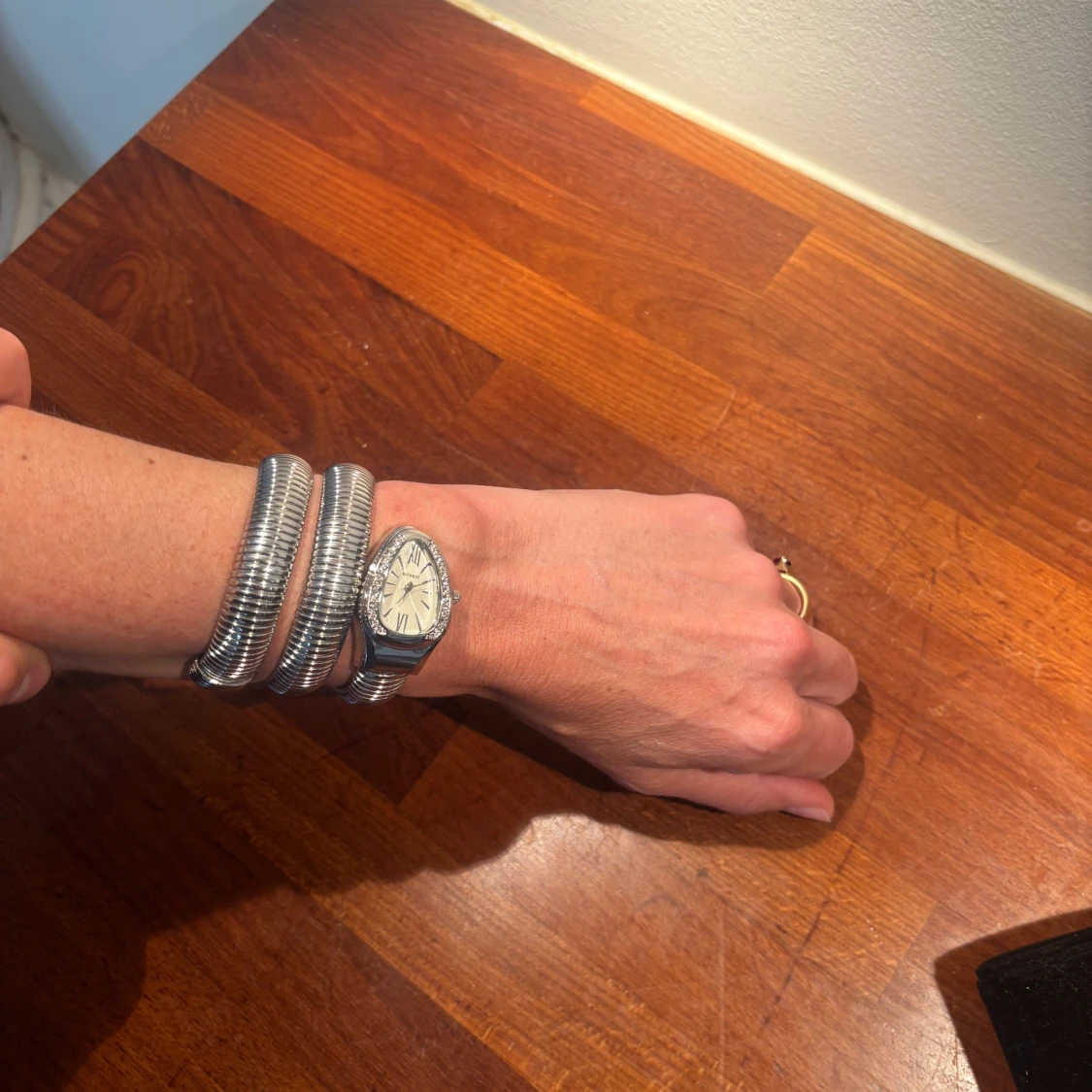 Silverfärgad ormklocka - 3