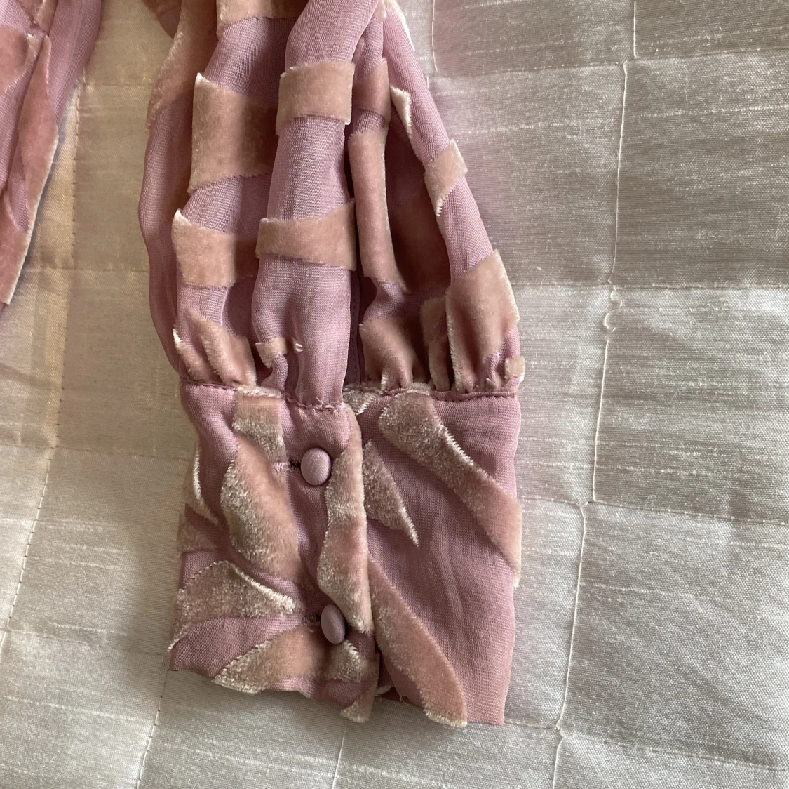 Rosa blus från Day i viskos och silke - 2