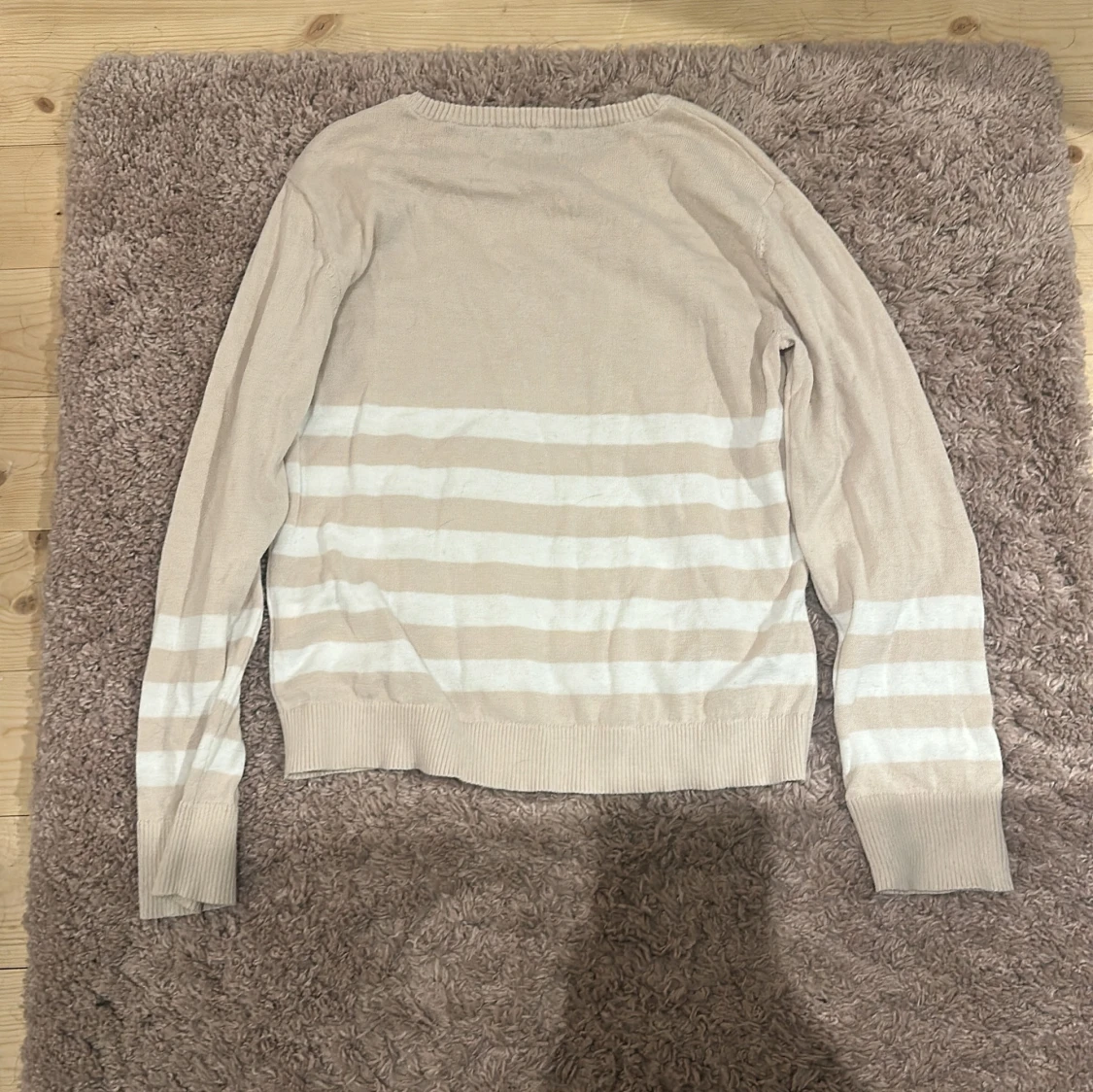 Beige och vit randig tröja från Cubus  - 2