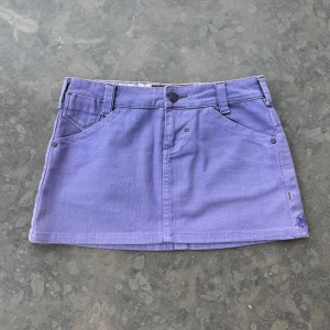 Miniskirt  - Så snygg jeans kjol som tyvärr inte passar mig och har därför ingen bild på! Midjemått tvärsöver:35-36cm Längd:26cm💕