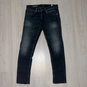 Replay Jeans - Tja säljer nu ett par Replay jeans i storlek W30L30 för endast 449kr! Pris är ej hugget i sten, hör av er i dm vid funderingar 🙌