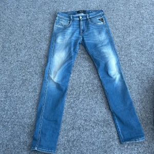 Replay ambas jeans - Säljer ett par Replay ambas jeans i ny sick 