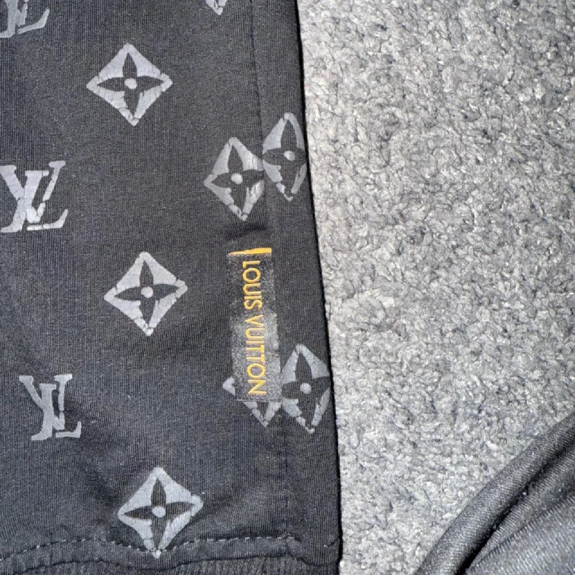 Svart Louis Vuitton tröja med monogram - 2