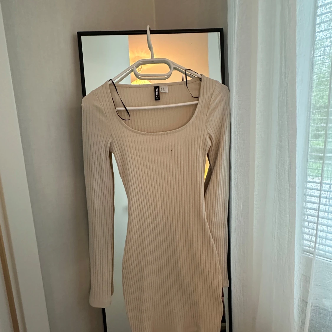 Beige ribbad långärmad klänning H&M