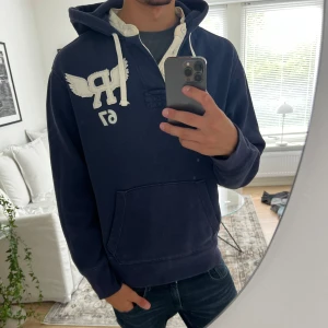 Ralph lauren hoodie  - Tjena! Säljer en otroligt fet hoodie från Ralph lauren, skick 10/10 inga defekter, priset kan diskuteras, otroligt sällsynt! 