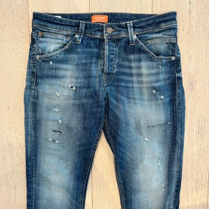 Jack & Jones jeans  - Jack & Jones jeans | Skick: 9/10 | Size - 33/32 | Fraktar via postnord eller instabox på köparens bekostnad | Hör av dig vid minsta fråga eller fundering // RDL