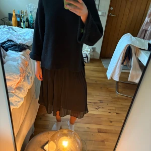 Lång kjol - Super fin svart långkjol🖤