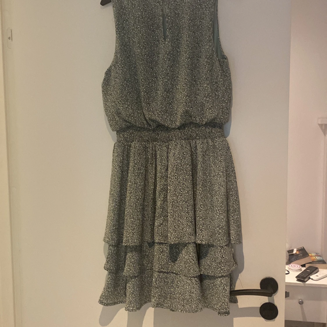 Grön  leopardmönstrad volangklänning - 3